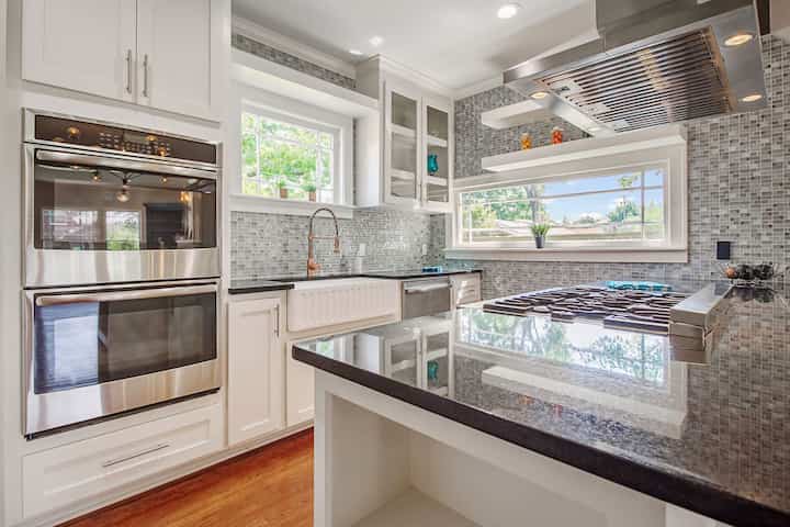 Hire kitchen refurbishment & appliances contractors in Venice, Florida. Our expert fitters do extensions, design & installation.